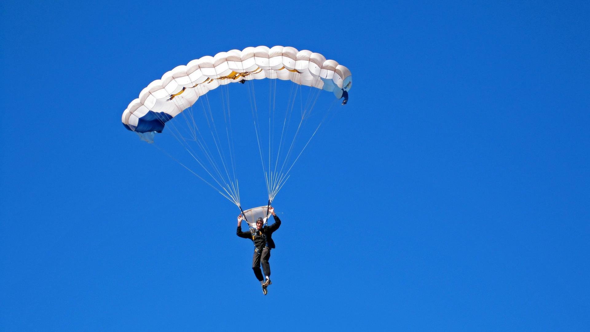 JIUYOU GAMING-足球与人工智能融合实验室正式运营，人工智能足球机器人